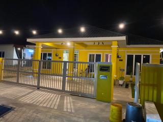 Yellow Retreat House Homestay Batu Gajah - Batu Gagah - 8