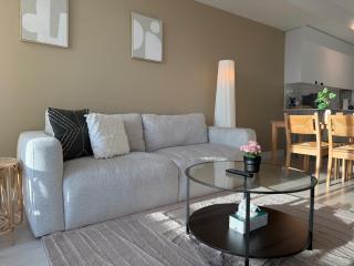 Quiet & Cozy Oasis in the Heart of Oakville Uptown - Oakville - 0