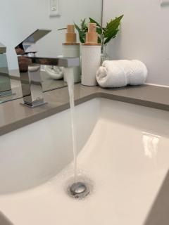 Quiet & Cozy Oasis in the Heart of Oakville Uptown - Oakville - 8