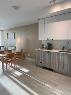 Quiet & Cozy Oasis in the Heart of Oakville Uptown - Oakville - 2