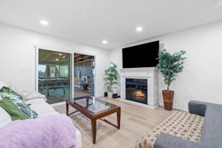 Newly Renovated Entire 4BR house and big backyard - 7