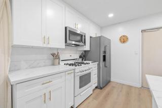 Newly Renovated Entire 4BR house and big backyard - San Diego - 2