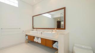 Kashantre Villa, Spacious 4 Bedroom near Legian Beach - Seminyak - 3