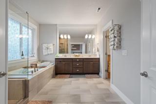 Luxury Home, 5BR, 4BT, Near Portland DT, Game Room, Nature Trails - Portland - 5