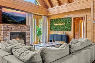 Lux 7BR Cabin, Pool, Hot Tub, Game Room, Dollywood for 24 - Sevierville - 8