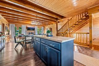 Lux 7BR Cabin, Pool, Hot Tub, Game Room, Dollywood for 24 - Sevierville - 7