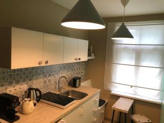 Cozy 1-bedroom apartment with free parking - 1