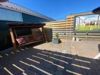 Huis bij het water met sloepje - Jutrijp - 7