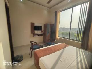HOTEL E LISTA - Premium Rooms With Super Hygiene By SKY Hotels & Homestays - 5