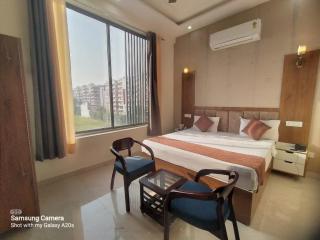 HOTEL E LISTA - Premium Rooms With Super Hygiene By SKY Hotels & Homestays - 4