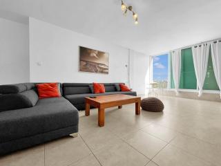 Elegant Beachside Apartment - 8