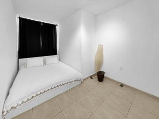 Elegant Beachside Apartment - 5