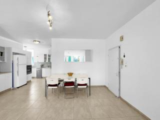 Elegant Beachside Apartment - Herzliya B - 1