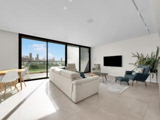 Parkside Luxe with Skyline Views - Tel Aviv - 0