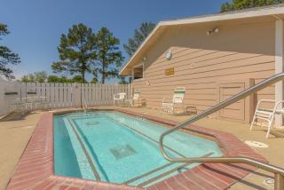 Lake Conroe Two-Bedroom Cabin 13 - 5