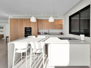 Parkside Luxe with Skyline Views - Tel Aviv - 2