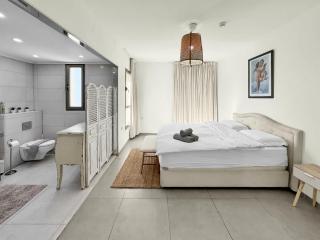 Beachfront Blue Laguna Stay - Herzliya B - 2