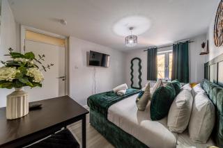 Luxurious & Spacious 3-BR Free Parking Balcony - Londra - 8