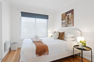 Chic Murrumbeena Retreat - - 9