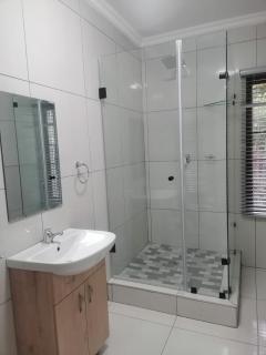 Stylish Apartment in Fourways - 6