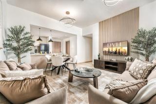 Luxury 4 Bedroom Apartment with Ferrari World and Sea Views, Yas Island Waterfront, Pool, Gym, Playground, Walk to Yas Mall - Abu Dhabi - 0