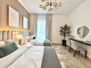 Luxury 4 Bedroom Apartment with Ferrari World and Sea Views, Yas Island Waterfront, Pool, Gym, Playground, Walk to Yas Mall - Abu Dhabi - 9