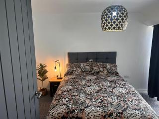 Large Modern Apt 4 Star Free Parking and WIFI Note Stairs - Belfast - 1