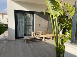 Frontsea Beach bungalow with swiming pool and long terrace - 3