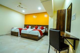 Blossoms Room - Opp Birla Mandir - Located in City Center - Haiderabad - 4