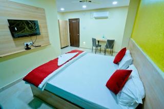 Blossoms Room - Opp Birla Mandir - Located in City Center - Haiderabad - 7