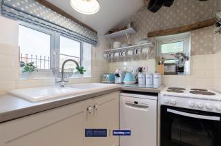Pet Friendly Cottage By KBS Stayhub Short Lets & Serviced Accommodation Stonehouse With Log Fire, Parking - 4