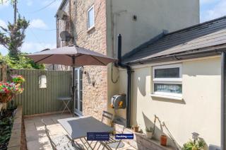 Pet Friendly Cottage By KBS Stayhub Short Lets & Serviced Accommodation Stonehouse With Log Fire, Parking - - 4