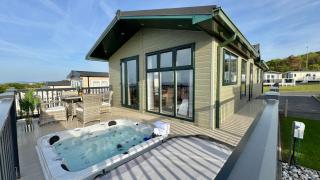Victory Lodge with Hot Tub - 2 Bedroom - Sleeps 6 - Bron-Y-Wendon Holiday Park - Llanddulas - 0