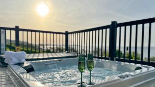 Victory Lodge with Hot Tub - 2 Bedroom - Sleeps 6 - Bron-Y-Wendon Holiday Park - Llanddulas - 8