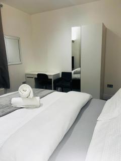 Large 'n' Bright Room - Middlesbrough - 8