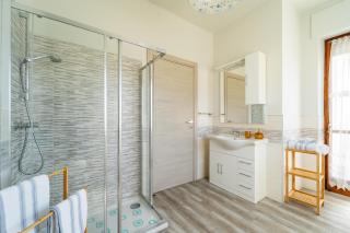 Elegante Appartamento con Terrazzo - Free Parking & Wifi - Borgo San Dalmazzo - 1