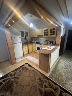 شقة غرفتين نوم بحديقة خاصة في المعمورة الشاطئ دور أرضي - 1