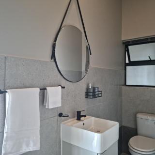 Bright & Stylish Seaside Getaway - 7