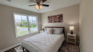 Downtown Liberty New Modern Cozy 4 Bed Townhome - Liberty - 2