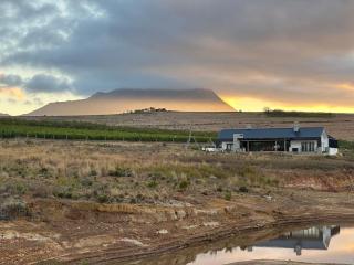 Hermanus - Escape Wines - House on working wine farm - Lake Marina - 1