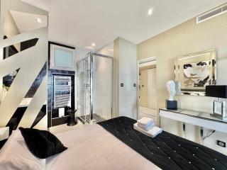1-bedroom apartment with balcony and sea view on La Croisette - Cannes - 2