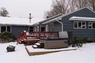 HV Spacious Retreat sleeps 13 with pool and hot tub - Poughkeepsie - 9