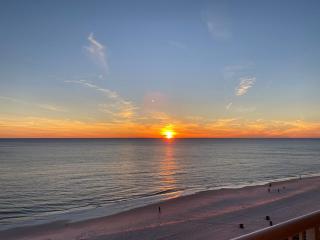 Amazing view-Beachfront 3 bedroom 2 bath at Majestic Beach! - 4
