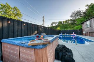 The Sparrow - 6BR Cabin - Heated Pool, Hot Tub & Theater - Sevierville - 8