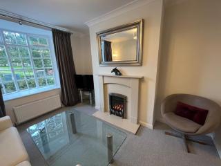 Charming 3-Bed Cottage - Private Garden & Parking - 9