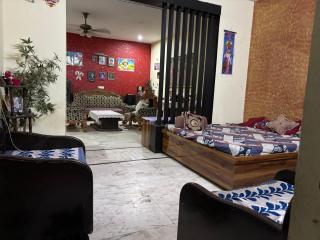 Voyageurs Home Stay - Agra - 7
