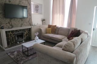 NEW 4 Bed house close to train station and town - Blackpool - 8