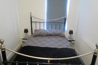 NEW 4 Bed house close to train station and town - 5