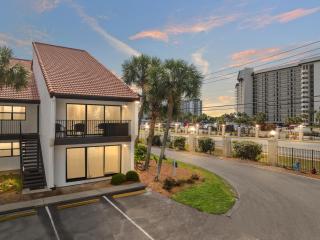 One More Round! 3BR 3BA Sleeps 10! 11 Pools! Golf Courses! Tennis Courts! - 0