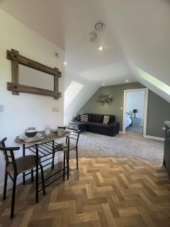 Woodpecker Lodge - - 7